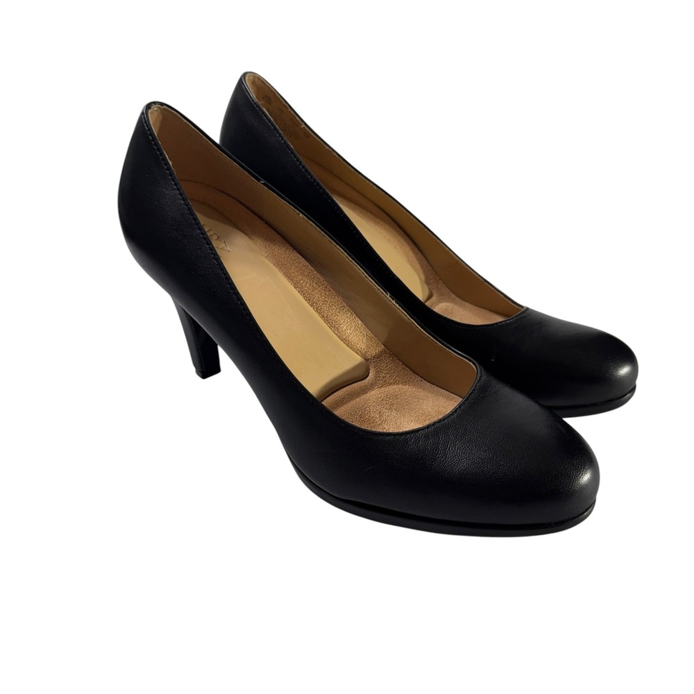 Naturalizer Pumps Womens 8.5 Black Excellent Leather Kitten Heel Round Toe Shoes
